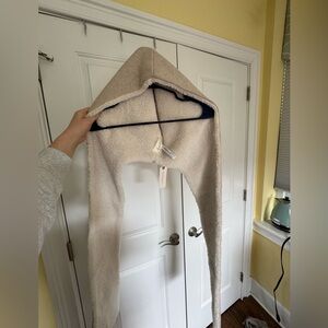 NWT Anthropologie Sherpa Lined Hooded Scarf